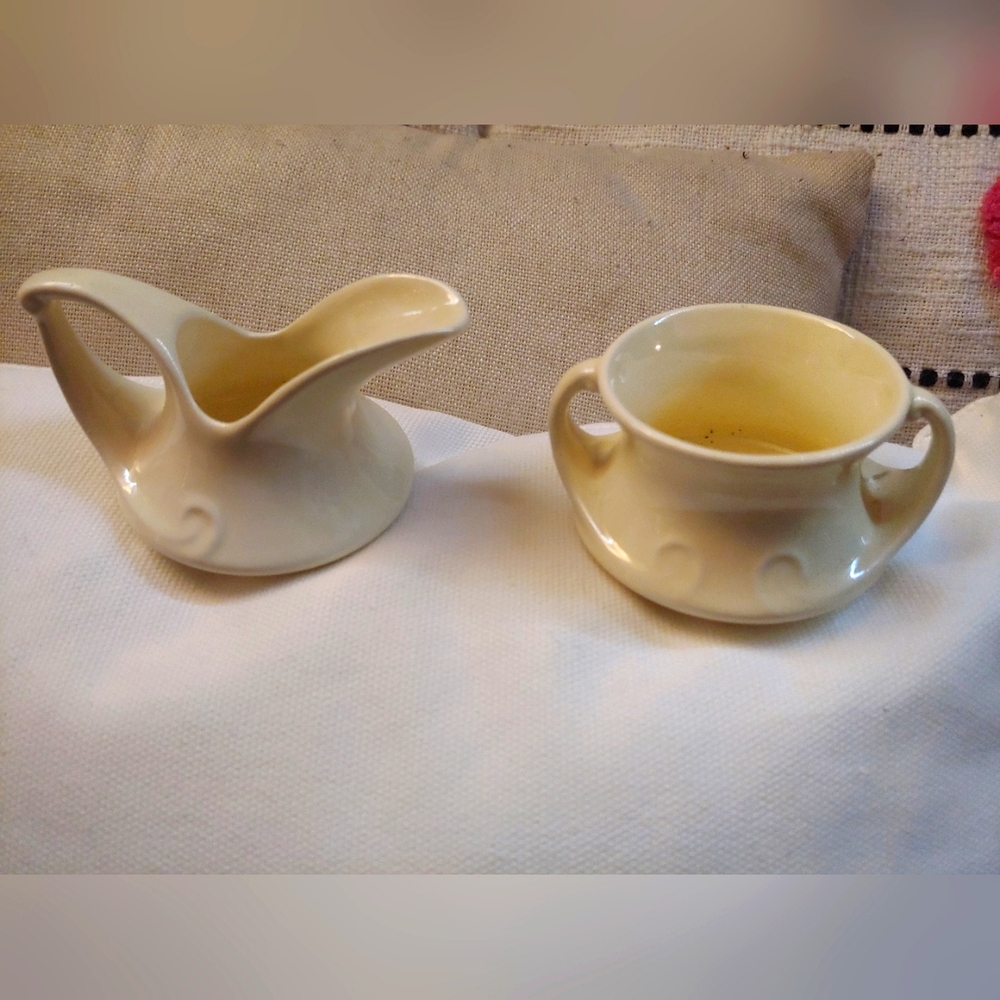 Vintage Red Wing creamer and sugar bowl set